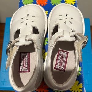 L’amour White girls’ dress shoes